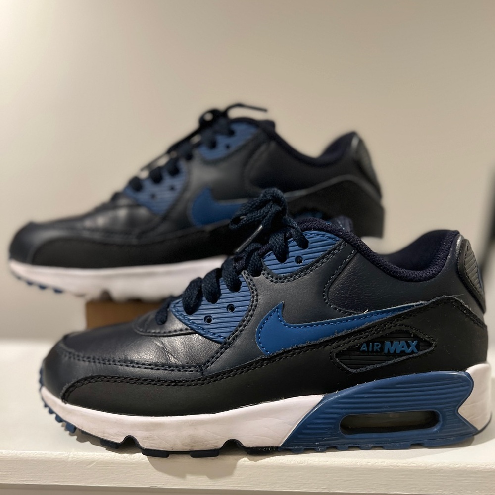 Nike Kids Air Max Navy Blue Sneakers
4.5Y fits Women 6-6.5